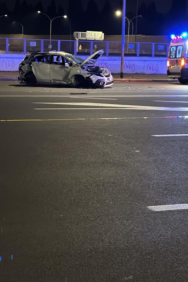 Scontro tra auto a Tiburtina: muore una 23enne e grave un altro giovane