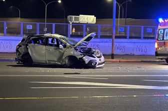 Scontro tra auto a Tiburtina: muore una 23enne e grave un altro giovane