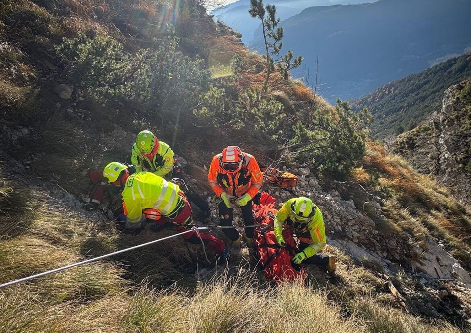 Ragazzo 14 anni precipita Trentino grave