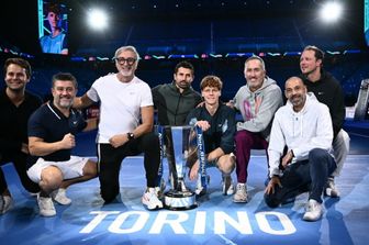 Jannik Sinner &quot;re di Torino&quot; primo italiano a vincere le ATP Finals