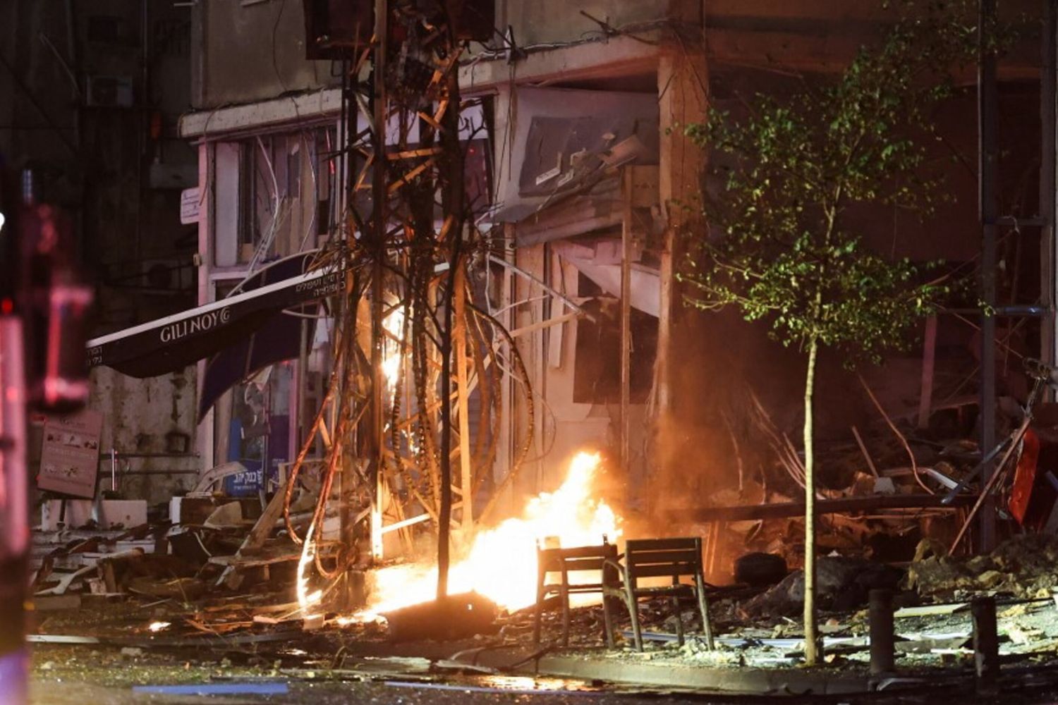 Razzi dal Libano causano un incendio alla periferia di Tel Aviv