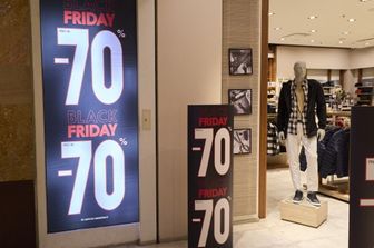 Black friday, gli italiani spenderanno 2 miliardi on line