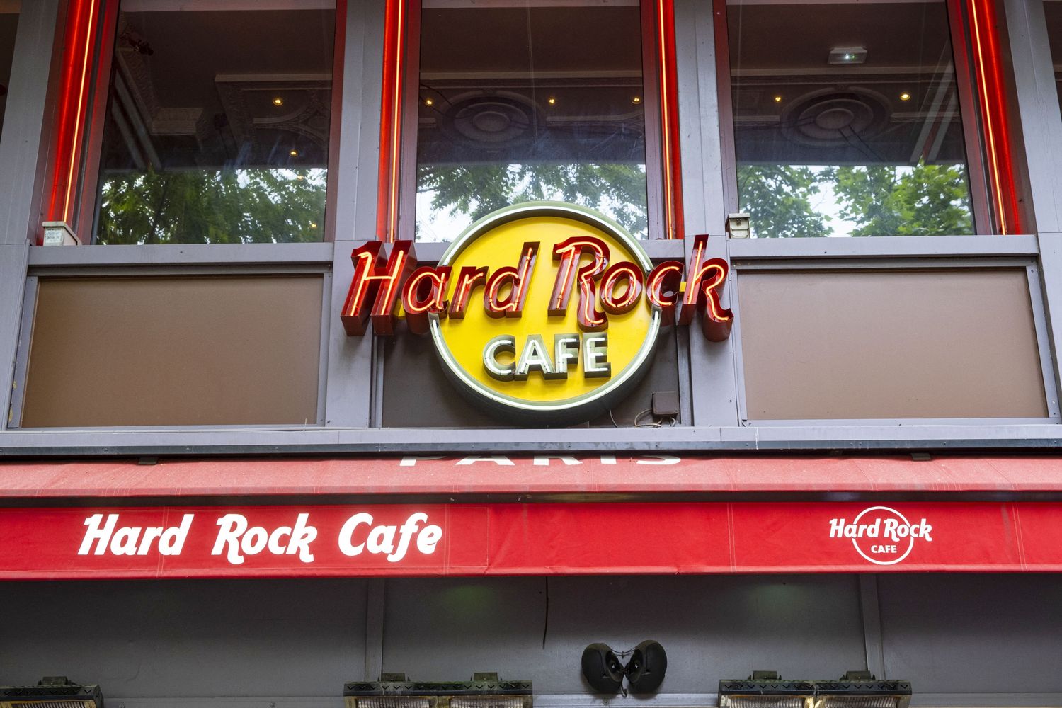 Chiude i battenti l'ultimo Hard Rock Cafè di Parigi