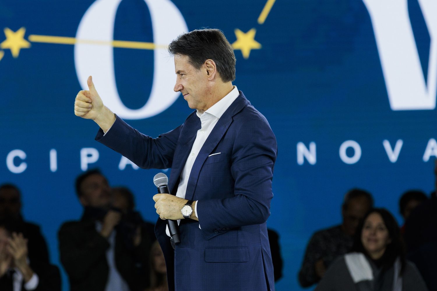 Rivoluzione M5s, via il garante e il limite dei due mandati