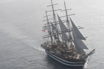 nave amerigo vespucci fa rotta su mumbai india