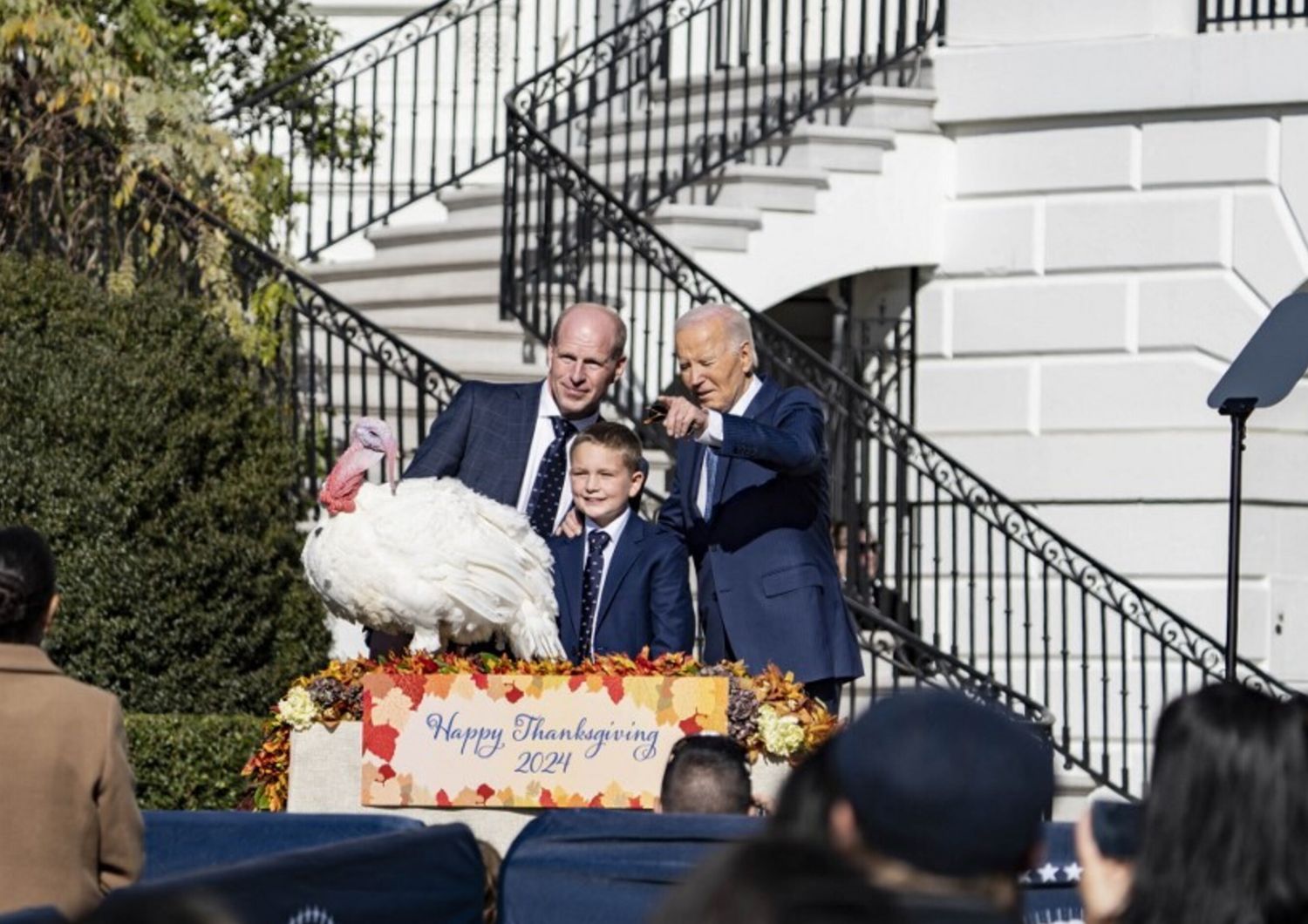 Biden grazia due tacchini per il Thanksgiving