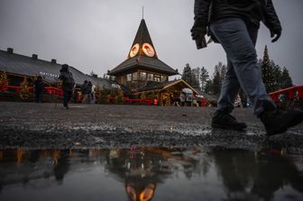 Babbo Natale resta senza neve nell'Artico