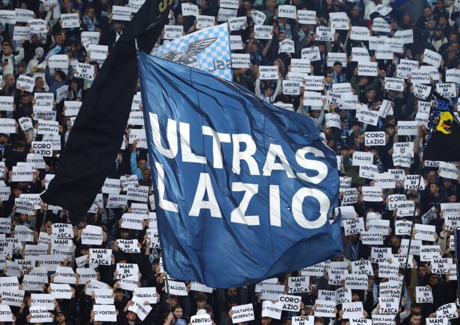 Tifosi della Lazio all'Olimpico