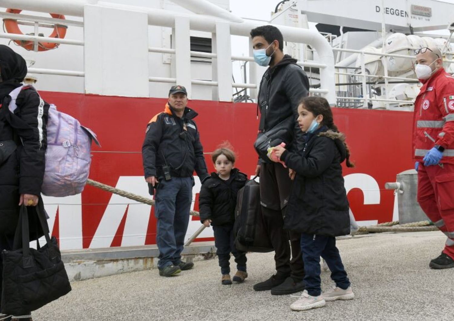 migranti minori non accompagnati in porto