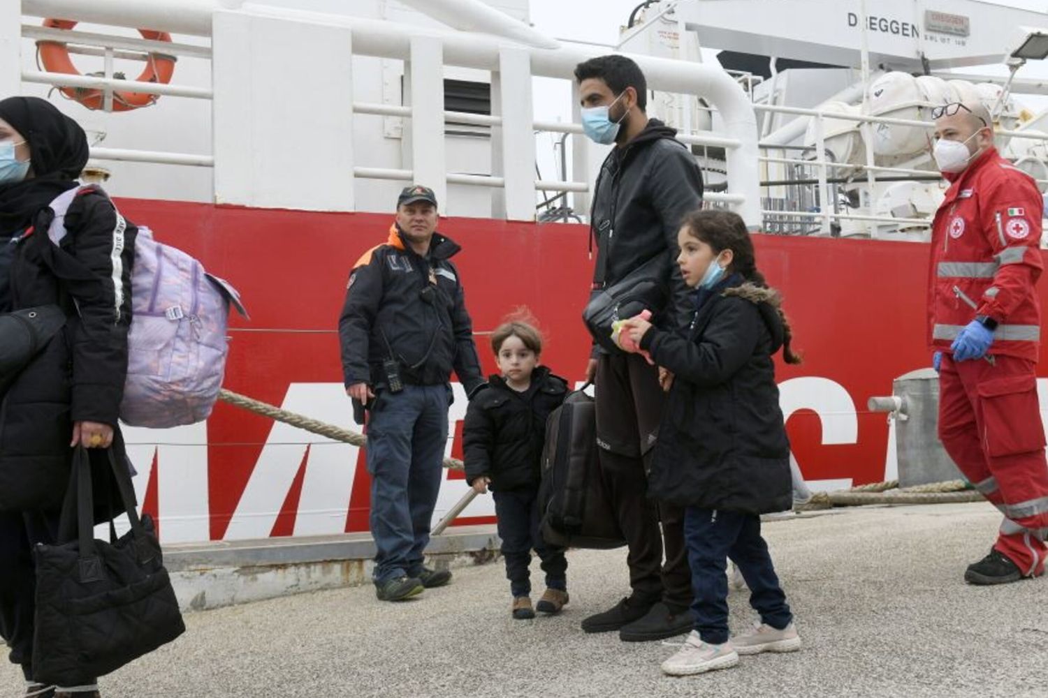 migranti minori non accompagnati in porto