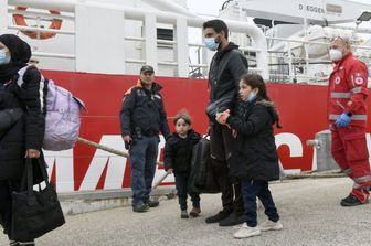 migranti minori non accompagnati in porto