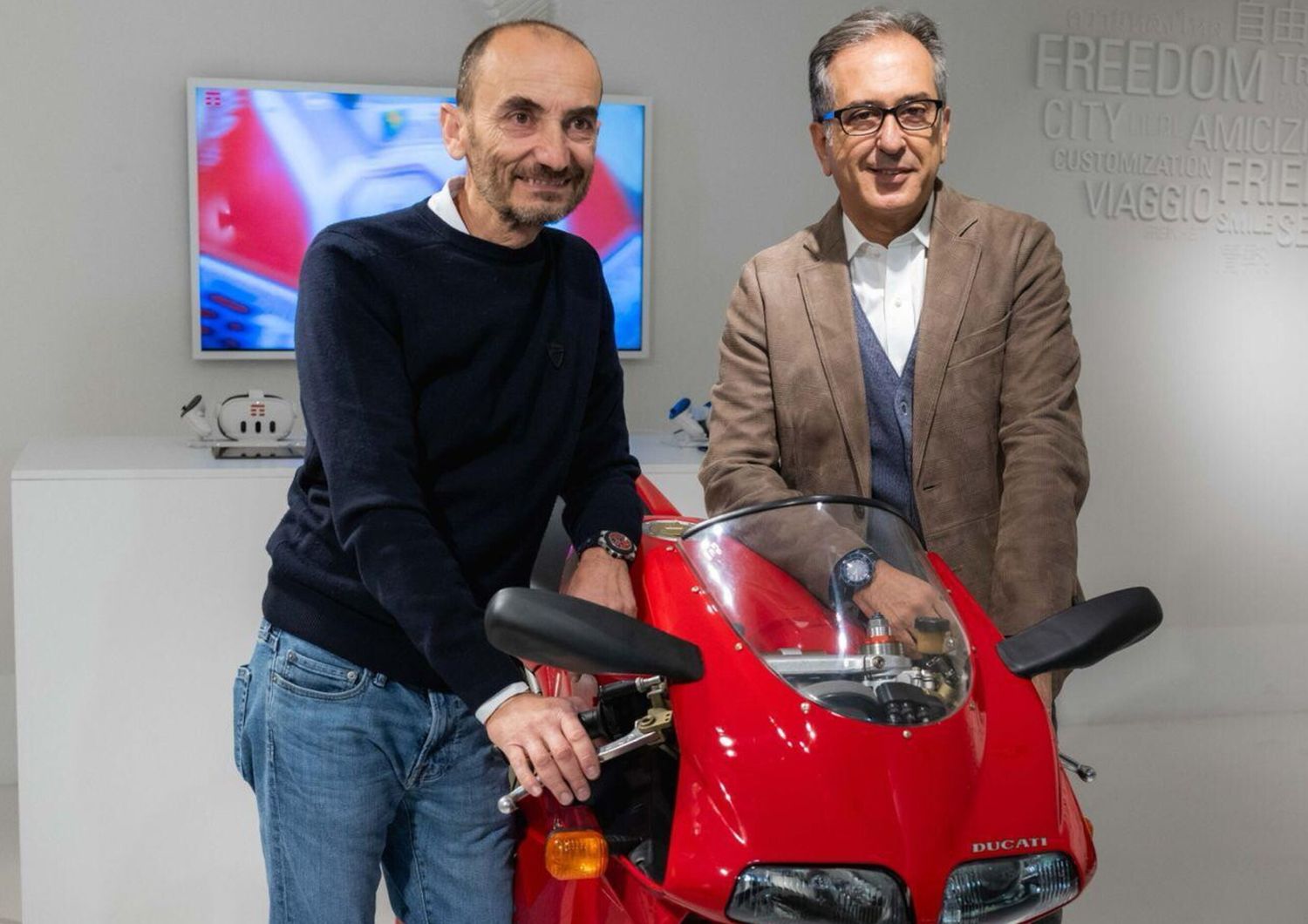 Elio Schiavo (Tim) e Claudio Domenicali (ad Ducati)