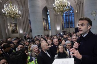 francia riapre notre dame cerimonia con capi di stato e reali