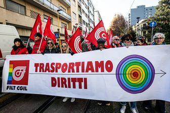 'Lo sciopero è riuscito'. Cgil e Uil, 'adesione oltre il 70% e piazze piene'