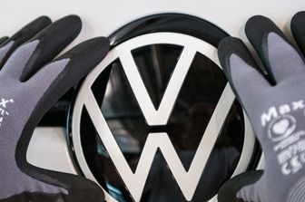 Volkswagen, da lunedì dipendenti in sciopero. I sindacati, "sarà una battaglia durissima"