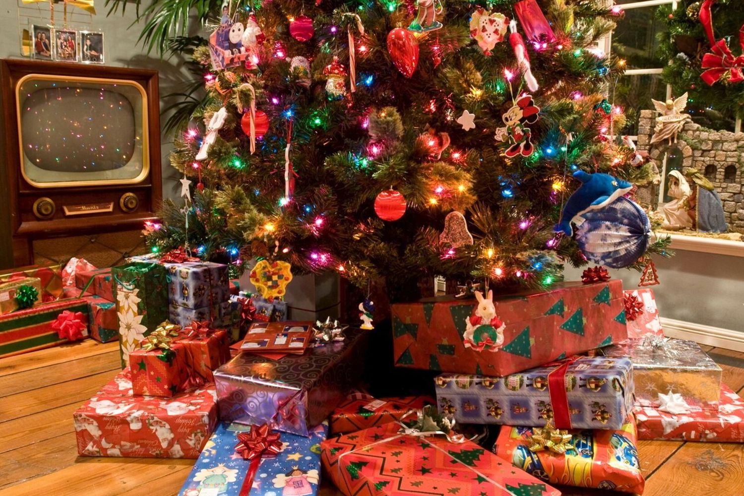 C’è il compagno musicista, l’amico nerd, quello avventuroso e quello fissato per la fotografia. C’è l’ecologista e la sorella che ama il vintage. Se cercare il regalo giusto diventa un rompicapo e il Natale un appuntamento da incubo ecco una carrellata di proposte per tutte le tasche: dal regalo eco-friendly a quello più tecnologico fino all’oggetto più inutile che nessuno vorrebbe ricevere.