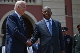 Le président américain Joe Biden avec le président angolais Joao Lourenco avant leur réunion bilatérale