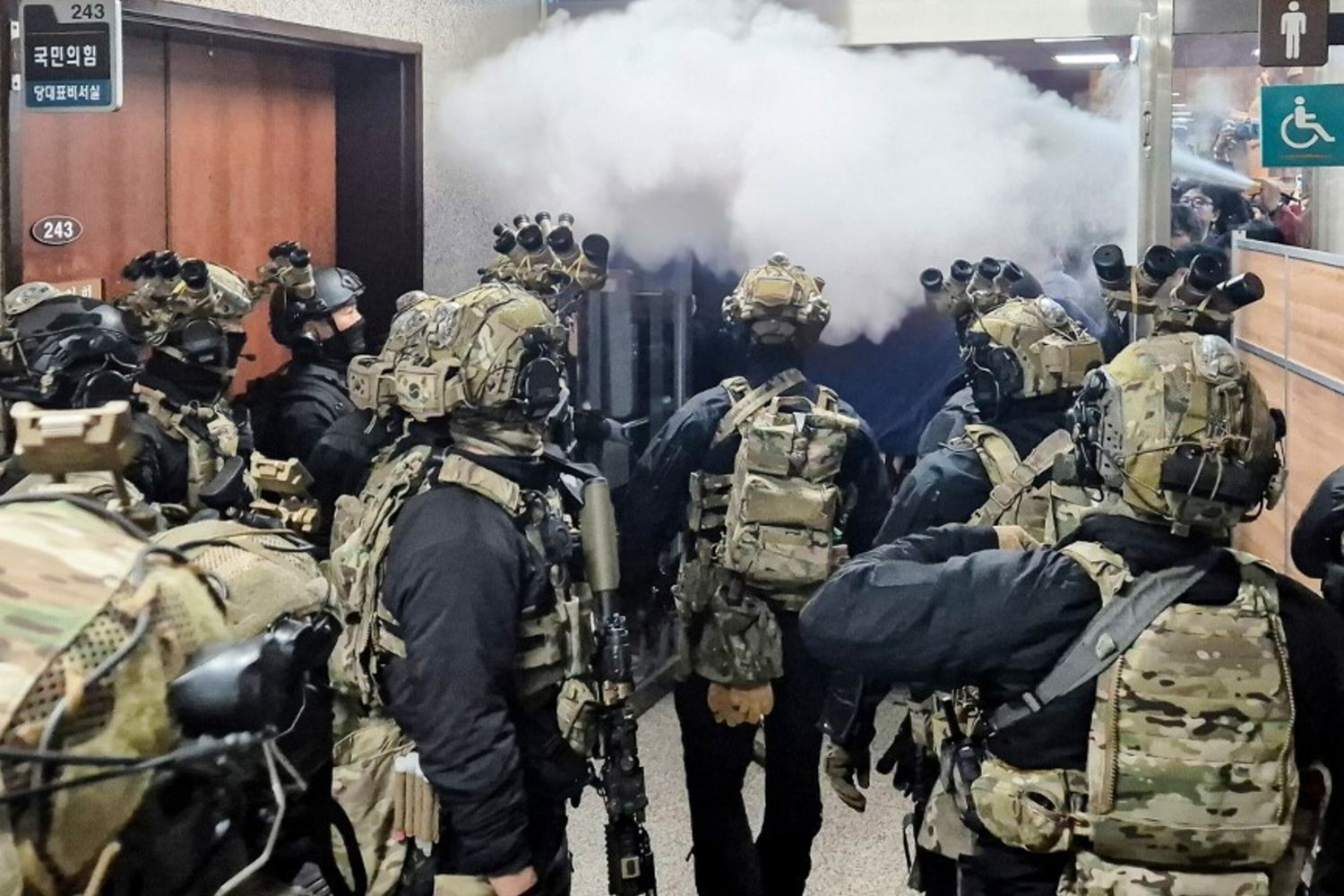 Corea del Sud: il presidente dichiara la legge marziale. Il Parlamento la boccia