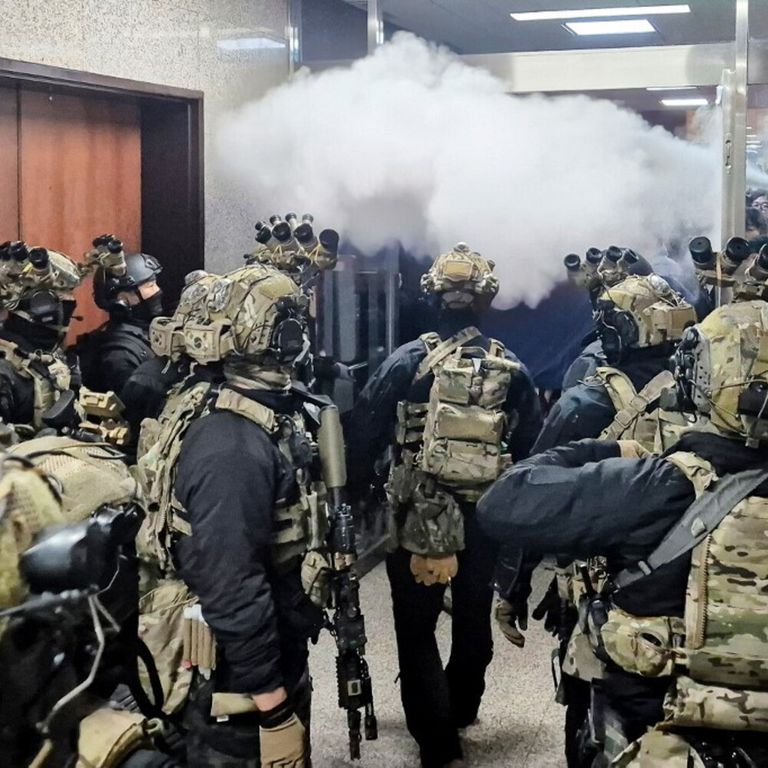 Corea del Sud: il presidente dichiara la legge marziale. Il Parlamento la boccia