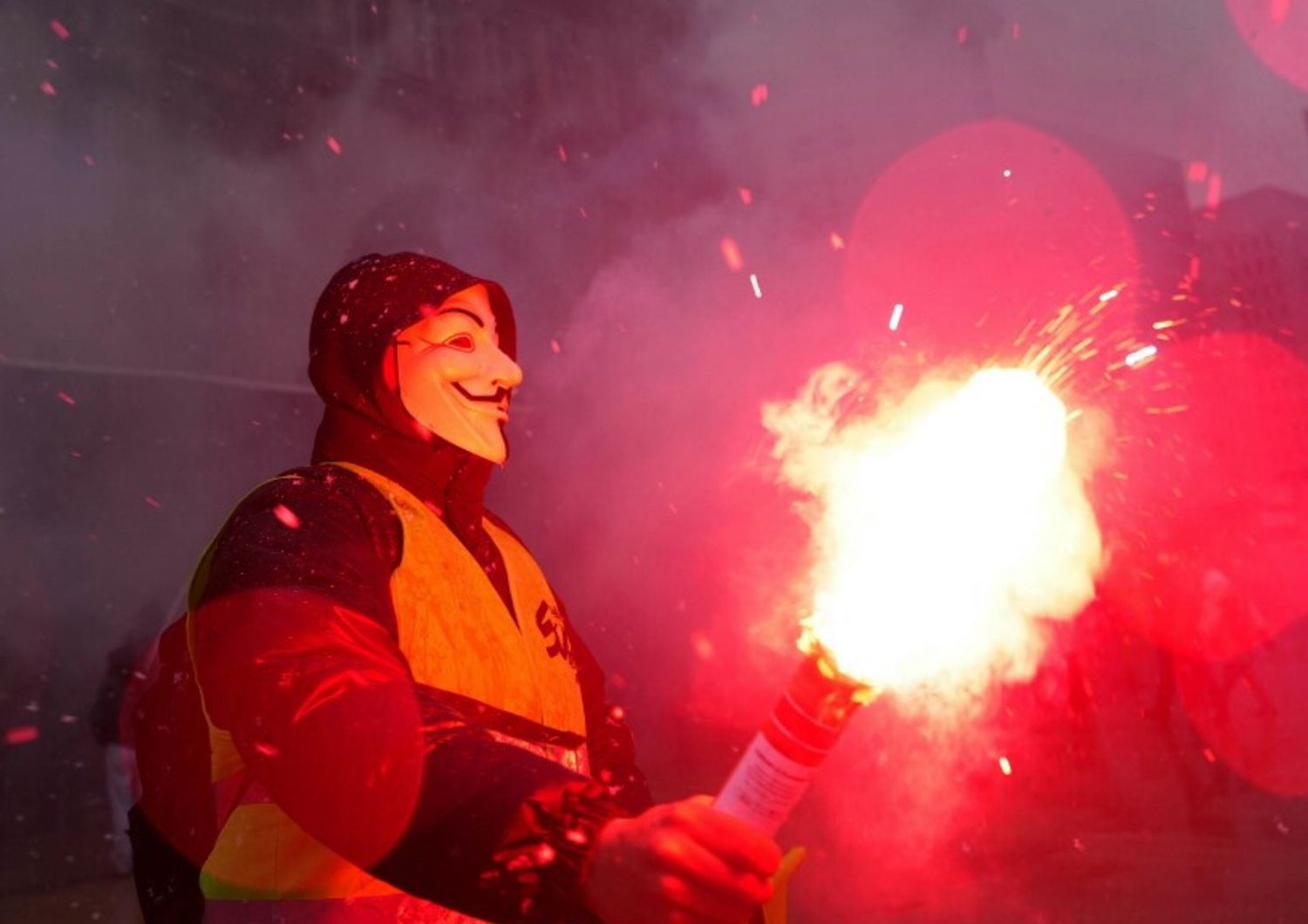 Sciopero e proteste in piena crisi politica