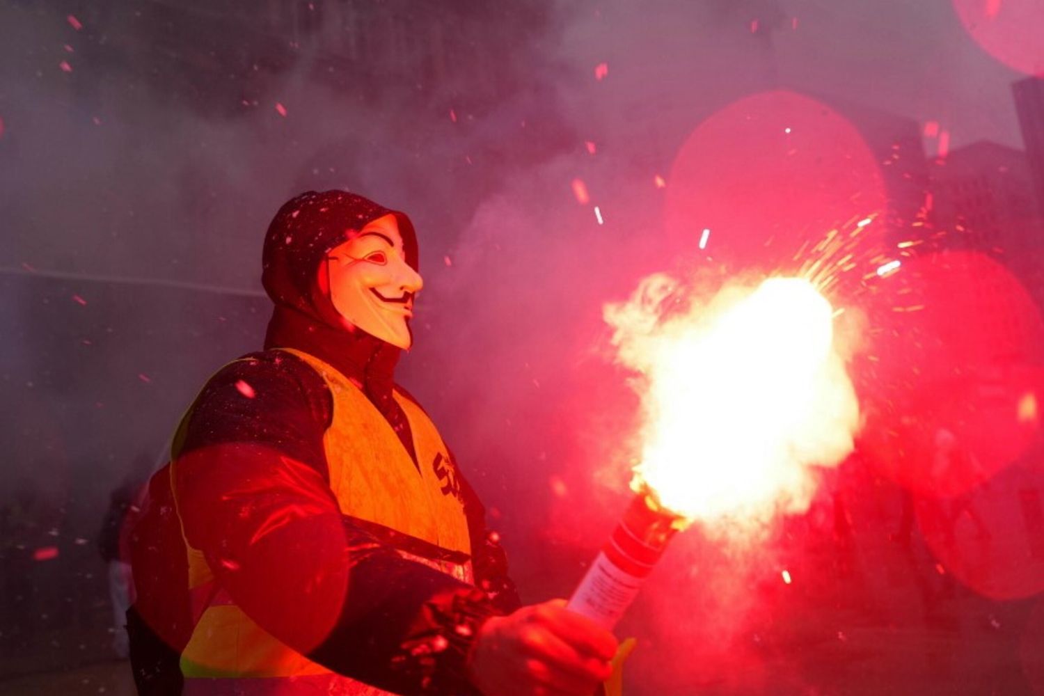 Sciopero e proteste in piena crisi politica