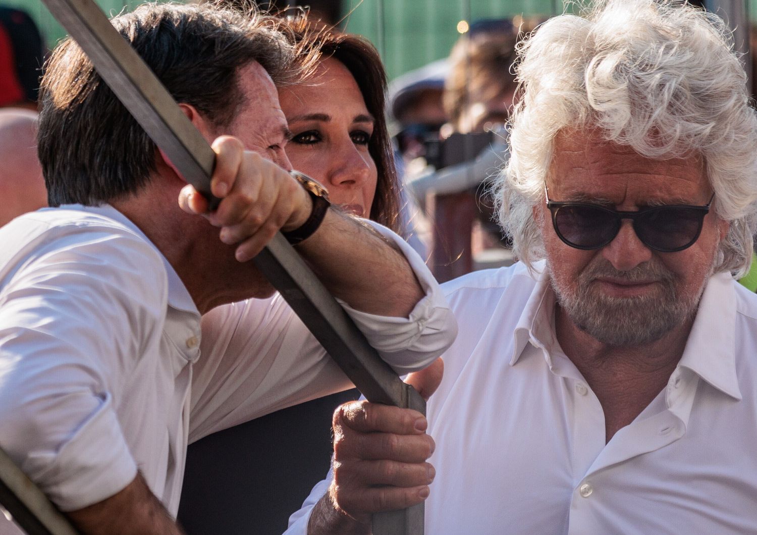 Conte e Grillo a una manifestazione contro la precarietà