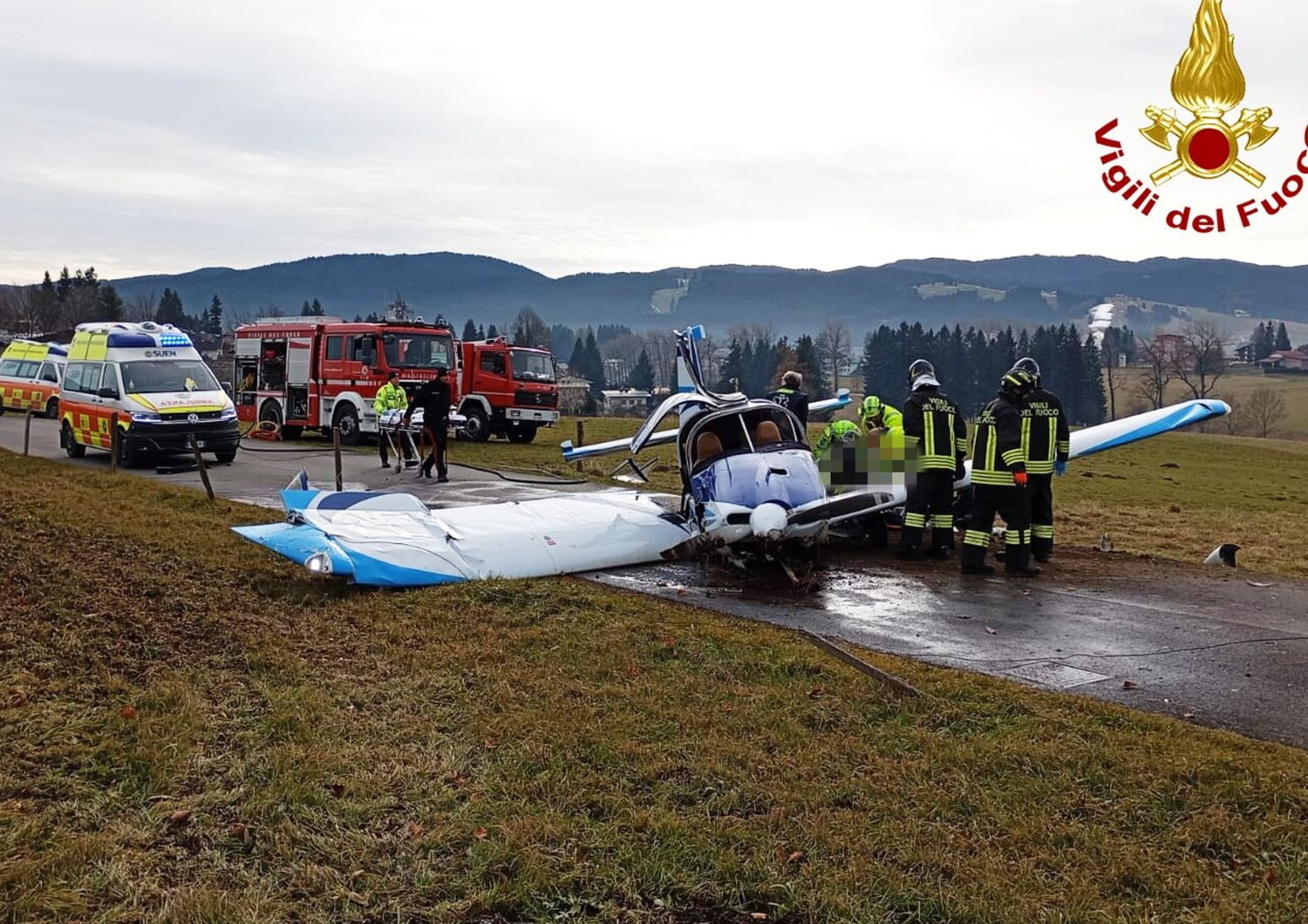 asiago areo si schianta fuori pista 4 feriti