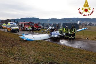 asiago areo si schianta fuori pista 4 feriti