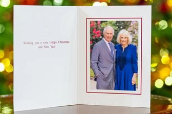 natale re carlo e camilla scelgono biglietto auguri