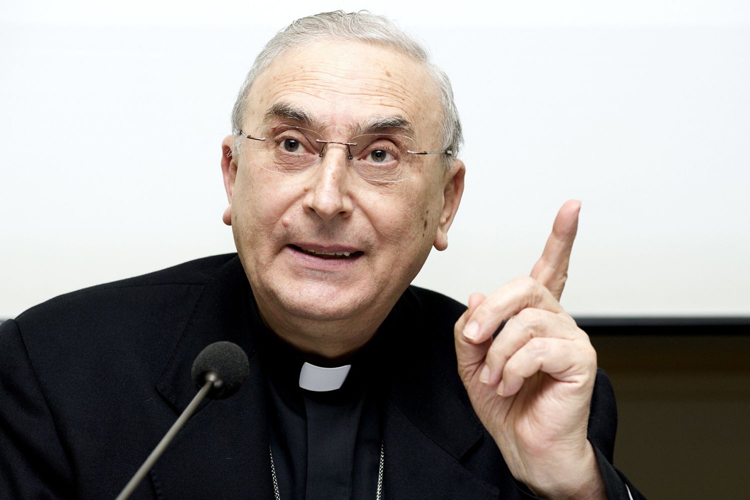 Il nunzio a Damasco, "svegliato dagli spari e ho pensato al peggio. Ma erano di festa"