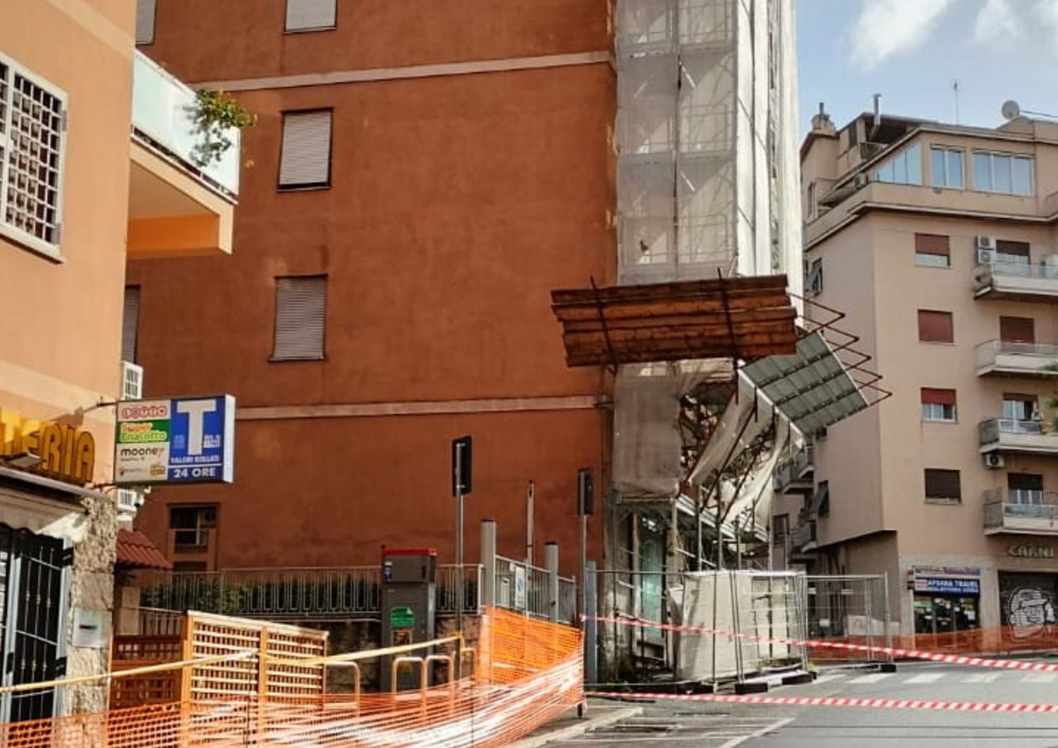 Palazzo a rischio crollo nel quartiere Aurelio a Roma, evacuati altri due vicini