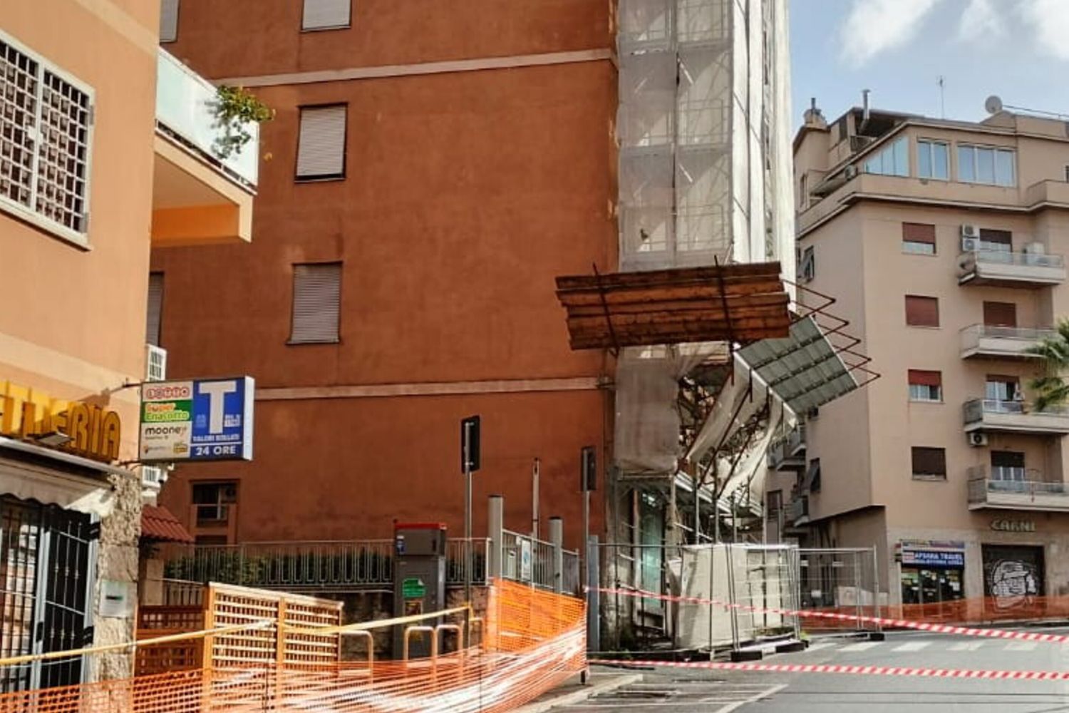 Palazzo a rischio crollo nel quartiere Aurelio a Roma, evacuati altri due vicini
