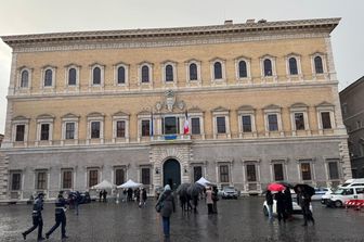 roma tornano a splendere facciata palazzo farnese e le fontane