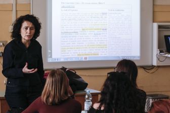 Un'insegnante in un Liceo di Roma