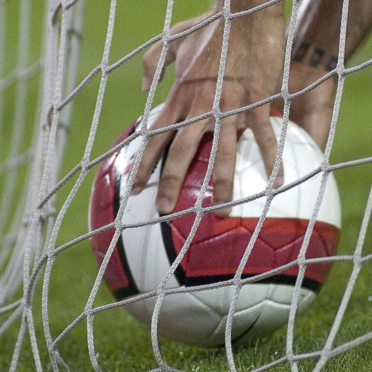 Pallone, rete, calcio