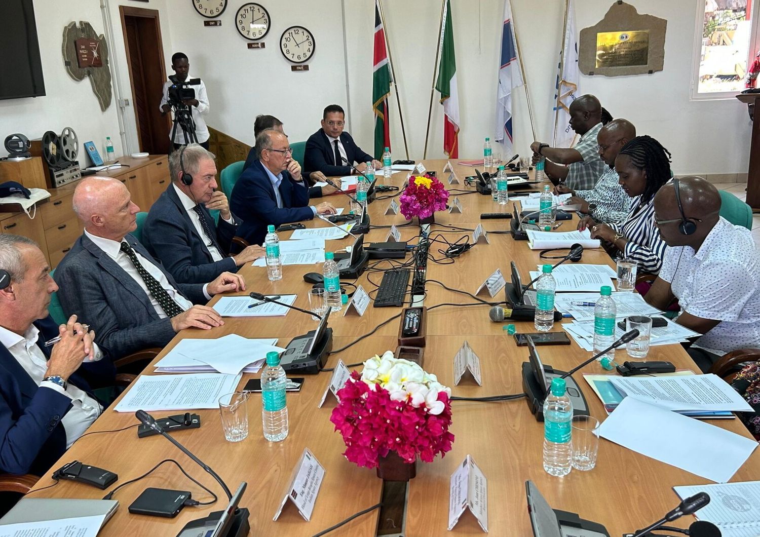 Le ministre italien Adolfo Urso lors d'une réunion au centre spatial de Malindi, octobre 2024