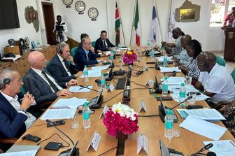 Le ministre italien Adolfo Urso lors d'une réunion au centre spatial de Malindi, octobre 2024