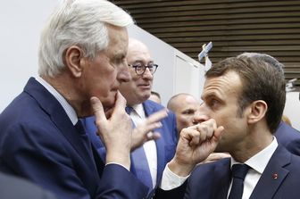 Michel Barnier ed Emmanuel Macron