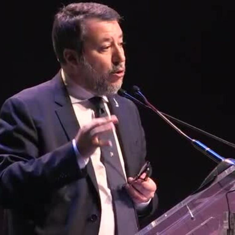 Salvini: "Va rivista la normativa dello sciopero, discutendone con i sindacati"