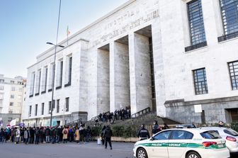 "Non ha soccorso la donna perchè turbato dall'incidente". Il gip concede i domiciliari all'autista del camion