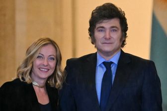 Milei, "io, Meloni e Trump cambieremo la visione del mondo". Le tasse? "Sono un furto"