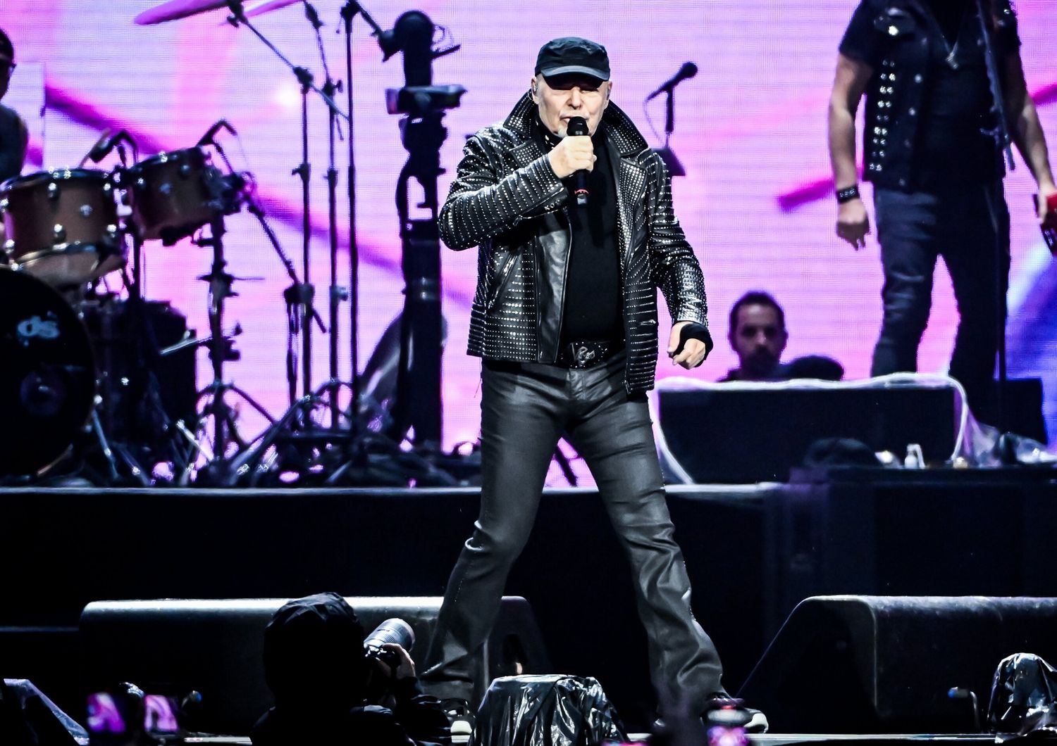 Il codice stradale divide gli artisti. Vasco Rossi attacca Salvini. Al Bano, “sono regole fatte per la salute dei giovani”