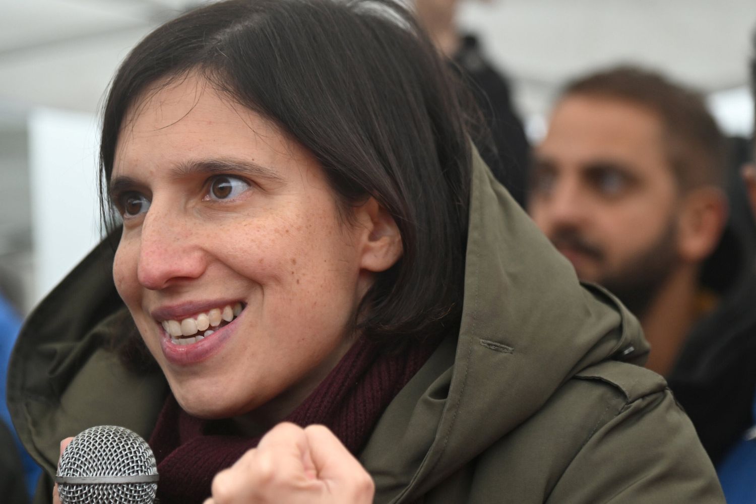 Schlein rinnova l'invito all'unità ma Conte non ci sente, "non saremo mai il cespuglio di nessuno"