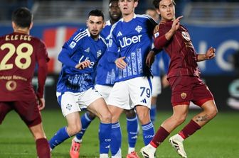 Roma perde 2-0 a Como con due gol dopo il 90'