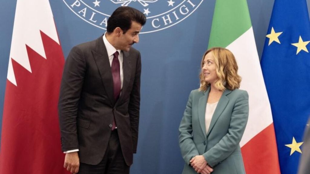 La Première ministre Giorgia Meloni avec l'émir Tamim bin Hamad al-Thani