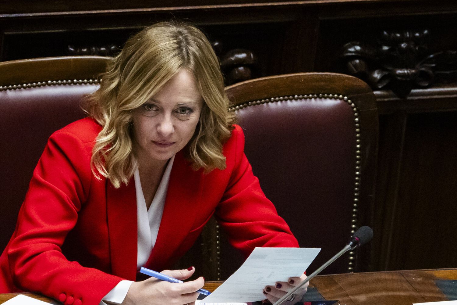 Scontro Meloni-Schlein