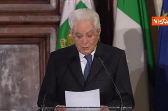 Mattarella: "C'è rischio di una progressiva privatizzazione del potere pubblico"