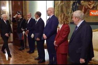 L'arrivo di Mattarella alla cerimonia per lo scambio degli auguri con rappresentanti istituzioni