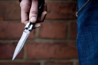 Aggressione con coltello