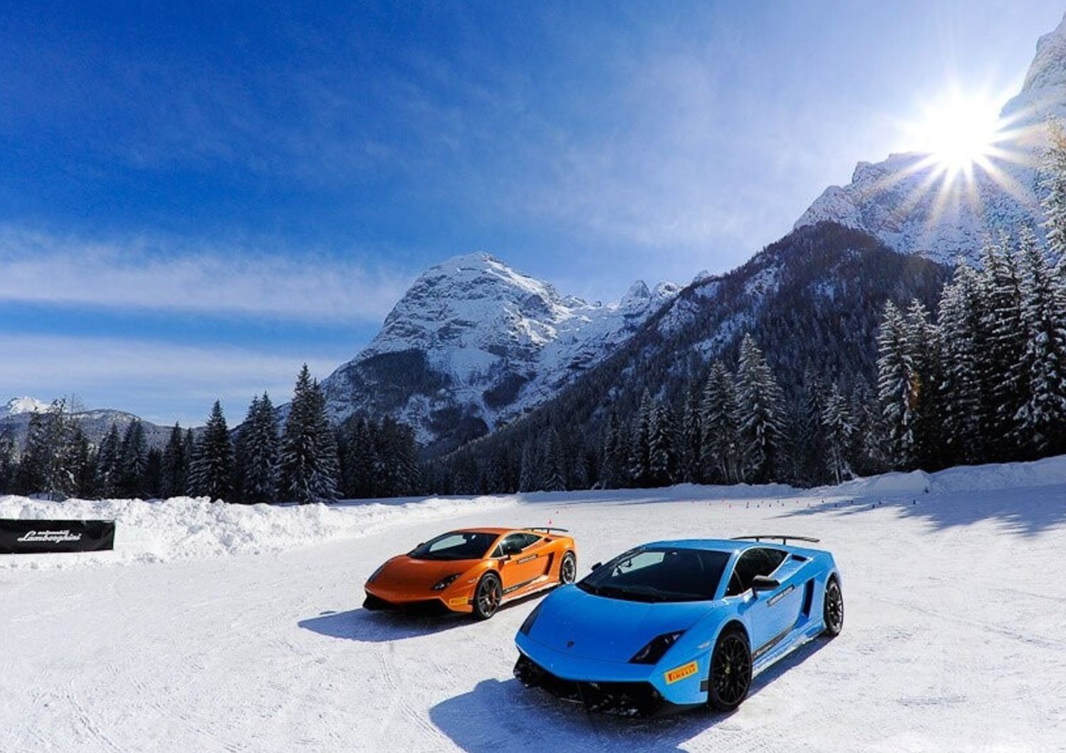 montagna auto di lusso lamborghini sulle dolomiti proteste